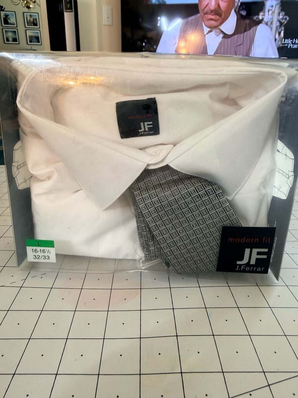 J. Ferrar Modern Fit White Dress Shirt And Tie Set Size 16-16.5 32/33